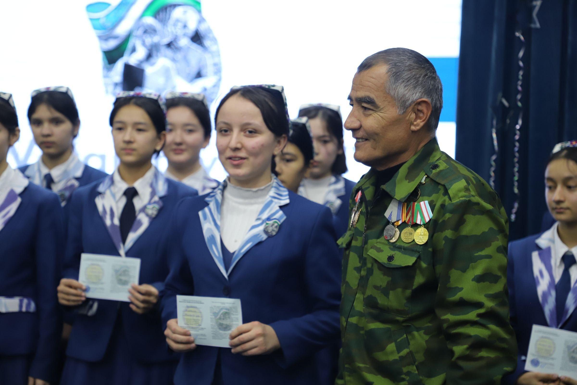 Muhammad Yusuf nomidagi ijod maktabida “Vatan tayanchi” guvohnomalari va ko‘krak nishonlarini topshirishga bag‘ishlangan madaniy tadbir tashkil etildi.