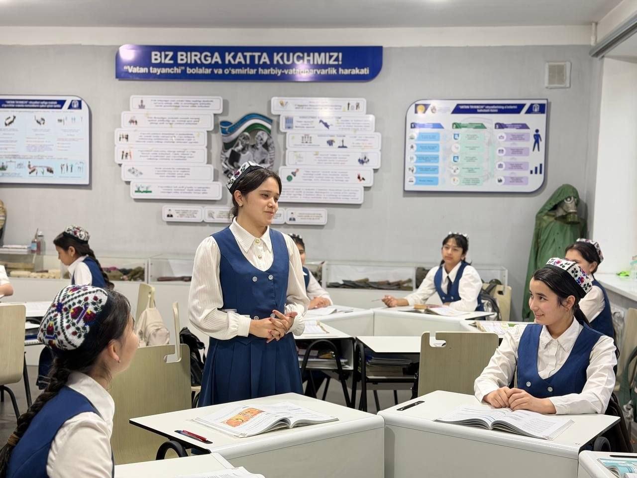 Muhammad Yusuf nomidagi ijod maktabi tarbiyachi-pedagogi Ziyoda Ahmedova tomonidan 9-“B” sinf o‘quvchilari ishtirokida buyuk sarkarda Amir Temur tavalludining 690 yilligi munosabati bilan “Amir Temur siymosiga tarix va madaniyat nuqtai nazaridan qarashlar” mavzusida ma’naviyat soati tashkil etildi.