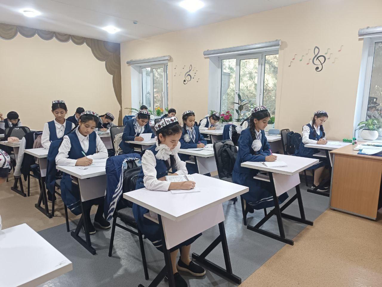 Muhammad Yusuf nomidagi ijod maktabida “Ona tilim – faxrim” mavzusida 7-sinf o‘quvchilari o‘rtasida insholar tanlovi o‘tkazildi.